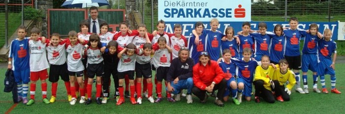 Fussball-Schuelerliga 05.05.2010 Finalspiel der HS 1 Spittal 2 und des SRG Klagenfurt im Goldeckstadion Spittal. Das SRG Klagenfurt gewann das Spiel mit 1:0 (0:0).